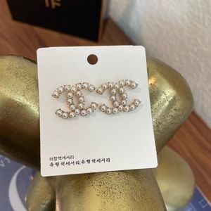 CC Pearl Earrings E1